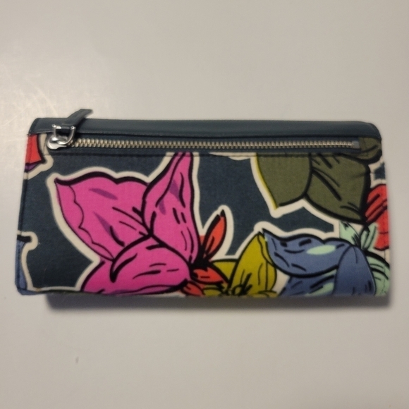 Vera Bradley NWT Falling Flowers RFID Audrey Wallet. - Picture 3 of 15